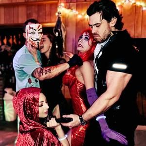 Meet your Posher, Caroline